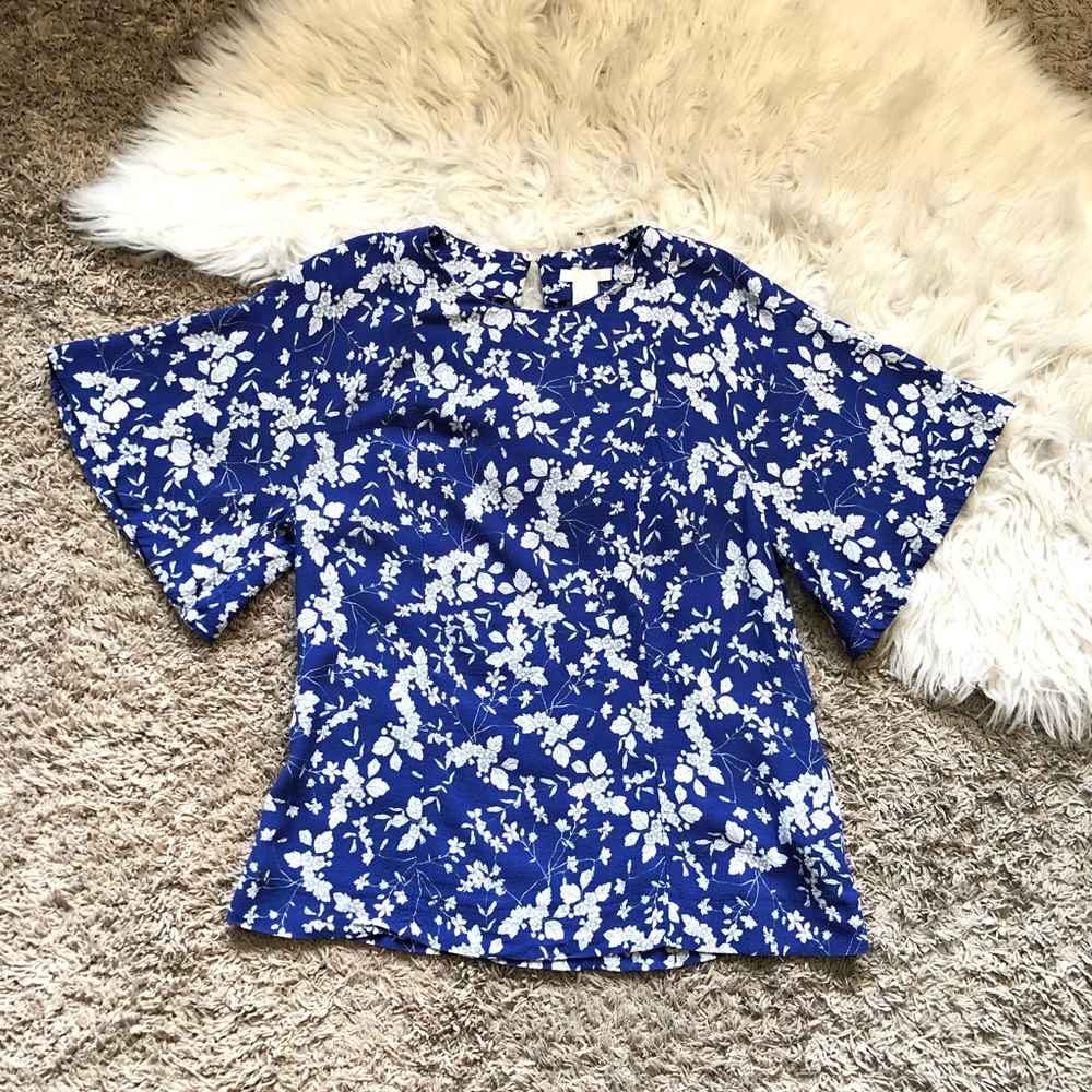 H&M blue and white floral flounce sleeve top